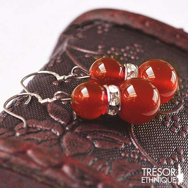 Natural gemstones earrings, ancient silver, diamonds, garnets, various agate and other gourd earrings.