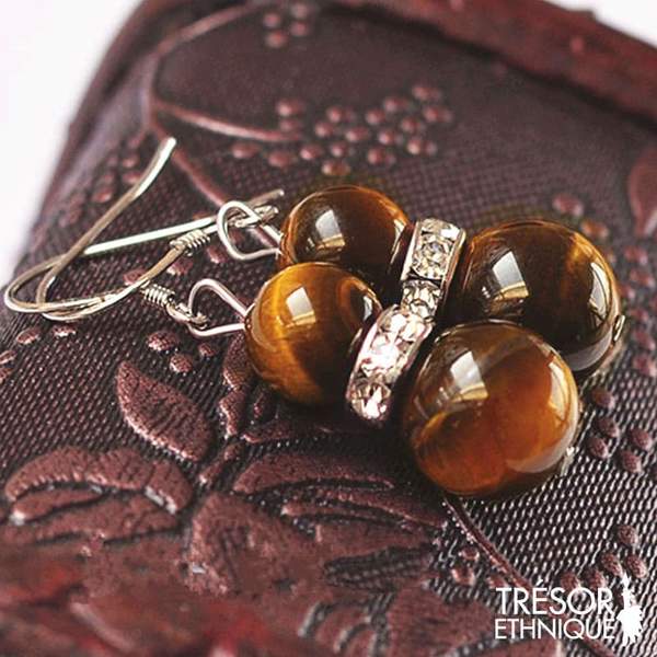 Natural gemstones earrings, ancient silver, diamonds, garnets, various agate and other gourd earrings.